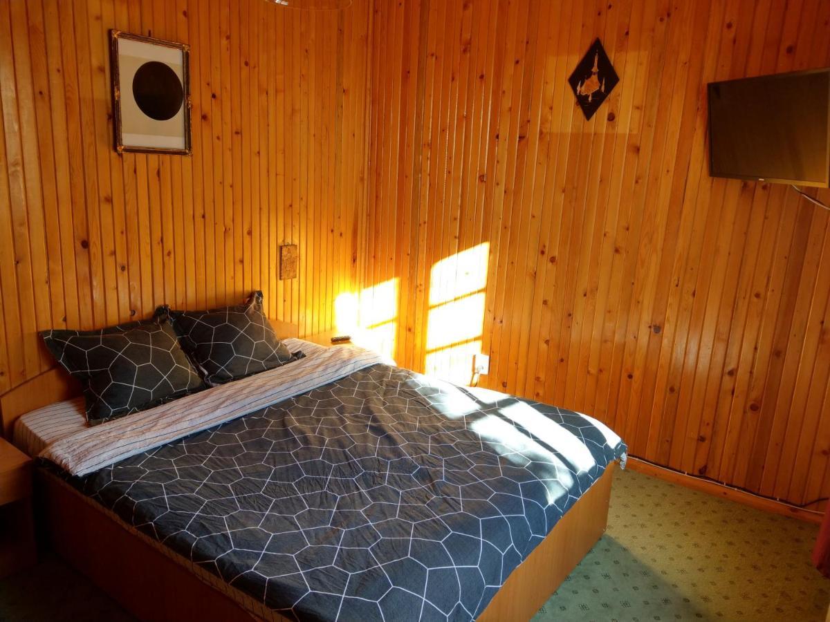 Grandpa'S Hidden Crib, 6 Bedroom, Pet Friendly Sinaia Exterior photo
